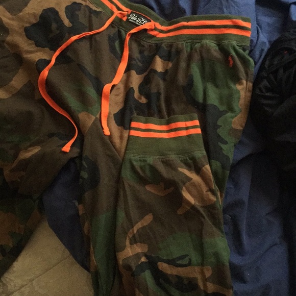 3 pair of men polo pants. - Picture 7 of 7